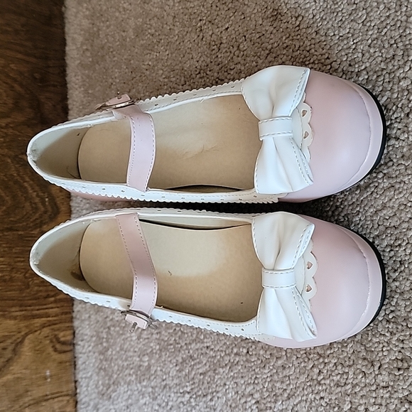 Pink & white strap shoes - Picture 2 of 11